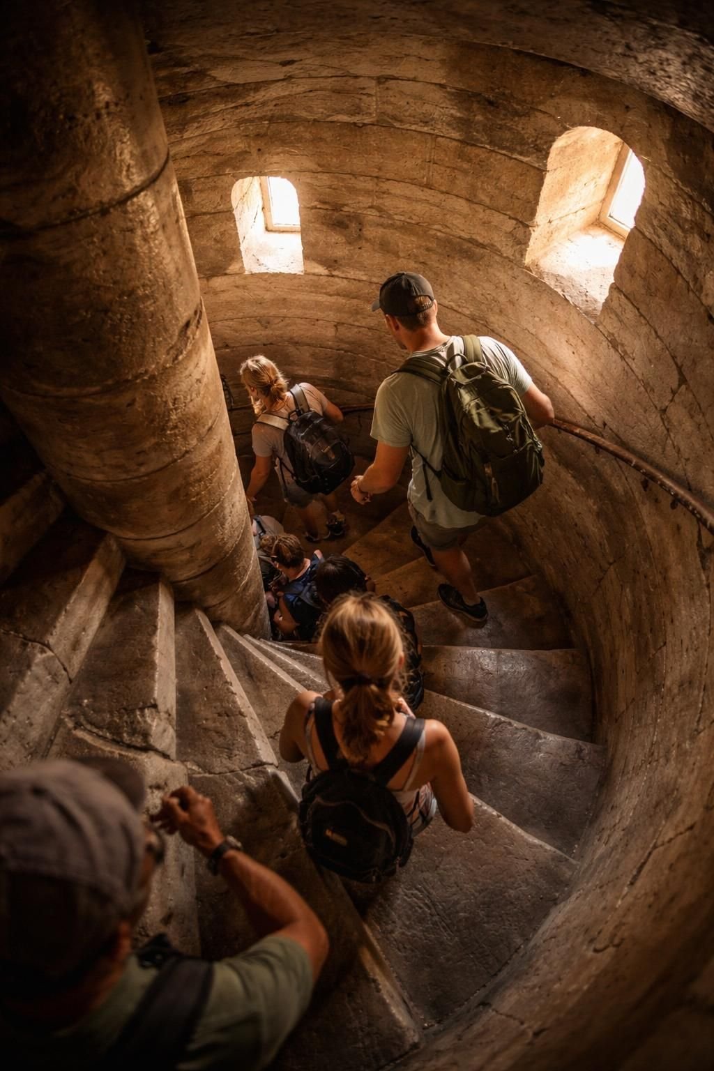 explorez la tour de pise, son histoire fascinante et les secrets captivants de cette ville emblématique italienne.